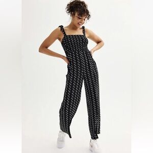 SO Black Sleeveless Smocked Wide Leg Jumpsuit Black White Medium